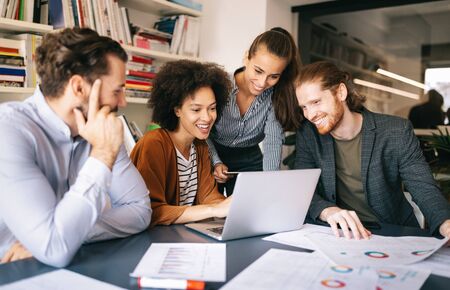 Unterschiede und Gemeinsamkeiten: Befristung mit und ohne Sachgrund im deutschen Arbeitsrecht