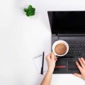 Rückenfreundlich arbeiten: So richten Sie Ihren Homeoffice-Arbeitsplatz ergonomisch ein