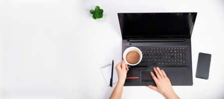 Rückenfreundlich arbeiten: So richten Sie Ihren Homeoffice-Arbeitsplatz ergonomisch ein