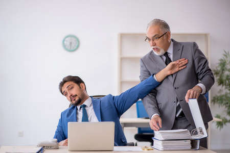 Karriereentwicklung für Quereinsteiger: Die Rolle von Coaching im deutschen Arbeitsmarkt