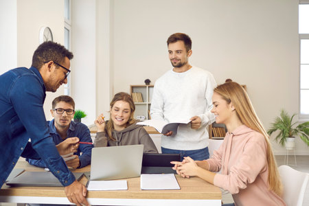 Interkulturelles Arbeiten in deutschen Unternehmen: Best Practices und Fallstricke im digitalen Zeitalter