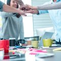 Kommunikation zwischen den Generationen: Wege zur Überbrückung von Generationenkonflikten im Team