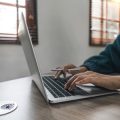 Das perfekte Bewerbungsfoto: Aktuelle Trends und klassische Fehler vermeiden