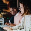 Digitale Kommunikation im Homeoffice: Chancen und Herausforderungen