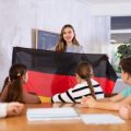 Die Rolle der Hochschulen beim lebenslangen Lernen: Weiterbildungsstudiengänge und Zertifikatskurse in Deutschland