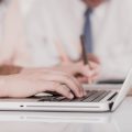 Feedbackgespräche wirksam und wertschätzend führen: Tipps für Führungskräfte