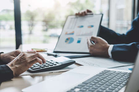 Was bedeuten Weiterbildungszuschüsse für die finanzielle Planung von Berufstätigen?