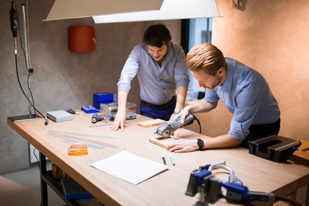 Die Rolle der Berufsberatung in Deutschland: Wie unterstützt sie bei der Wahl zwischen Studium und Ausbildung?