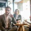 Fokus im Großraumbüro: Herausforderungen und Lösungen für konzentriertes Arbeiten