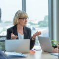 Reverse Mentoring: Wie interkulturelle Zusammenarbeit den Wissenstransfer in Deutschland neu gestaltet