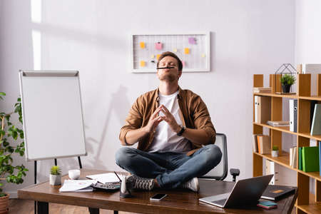 Achtsamkeitsbasierte Methoden zur Stressreduktion: Meditation, Yoga und Entspannungstechniken im Trend